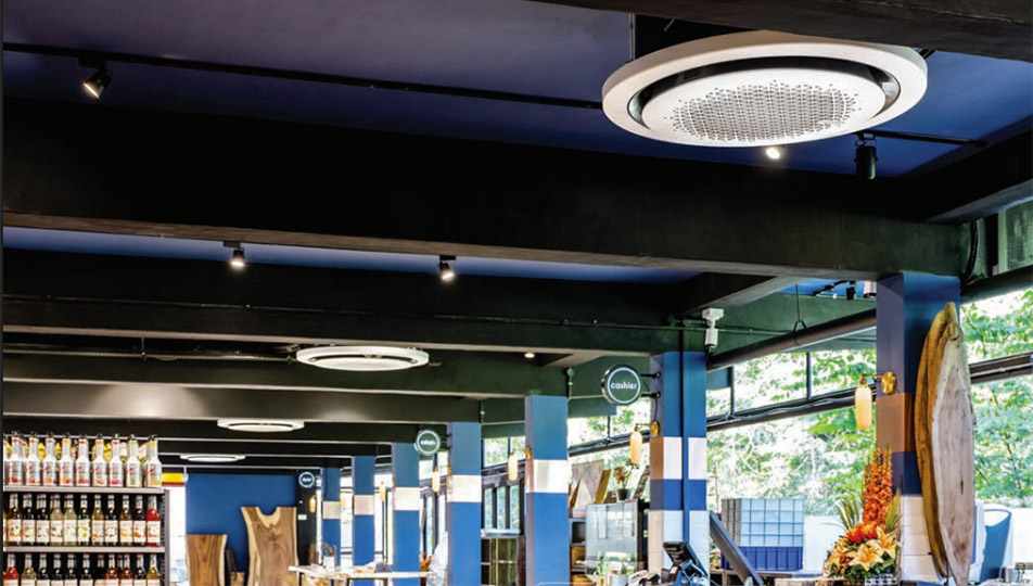 Klimatyzator kasetonowy Samsung po montażu w salonie