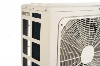 Gree G-Tech Silver widok na bok jednostki zewnętrznej